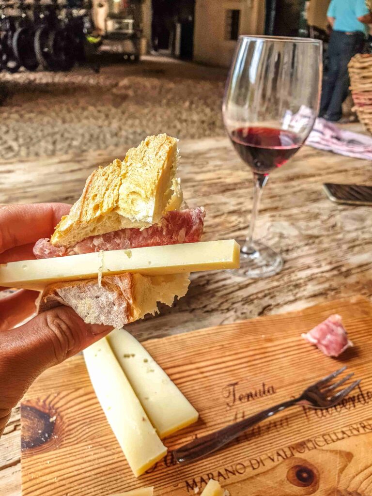 pane vino e formaggio